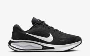 Nike Journey Run B/W