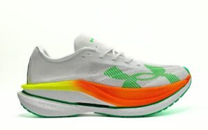 Under Armour velocity elite 3