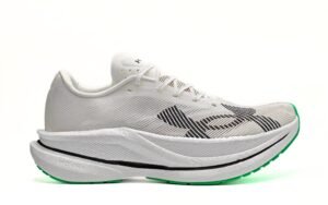 UnderArmour Velocity Elite 3